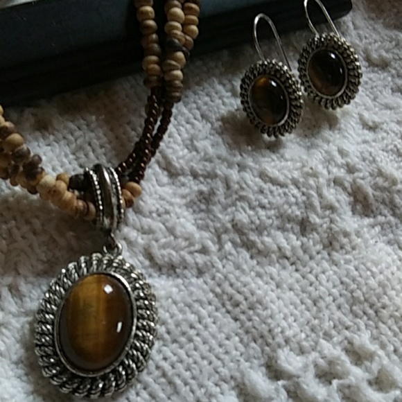 Vintage Avon necklace and earings - Picture 2 of 2